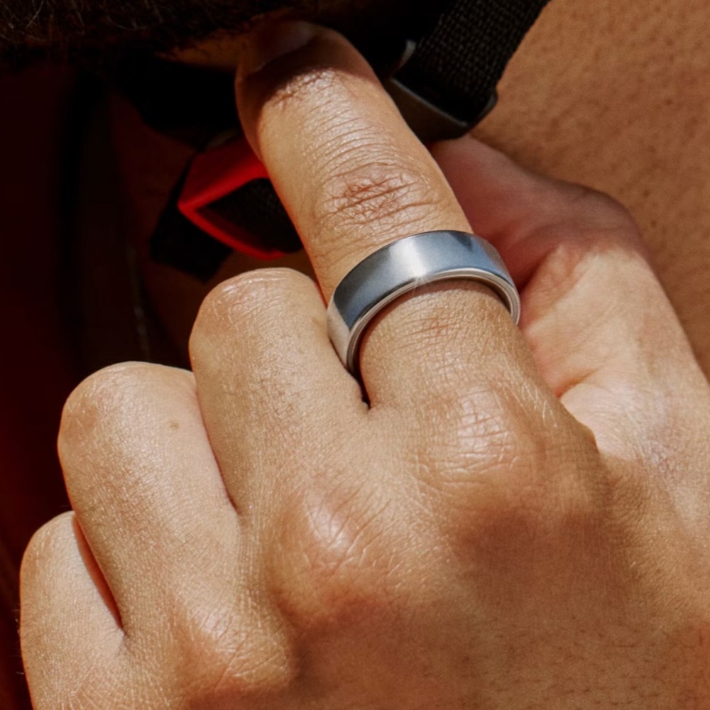 Oura ring 4 size 8 silver, 4 months old